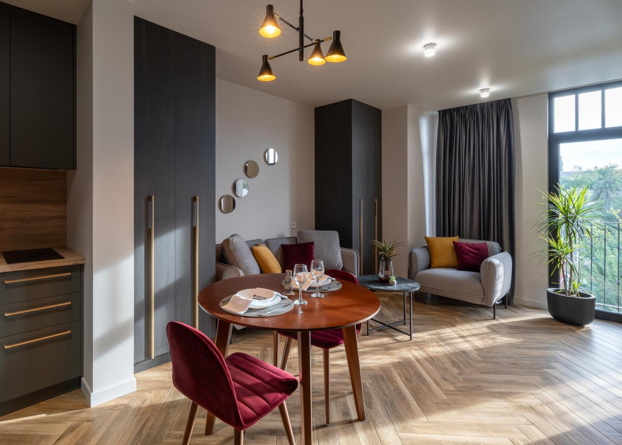 Ridge Apartment *